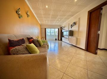 Living Comedor · Venta Departamento 3 Ambientes con Cochera Terraza y Quincho Propio en La Perla!