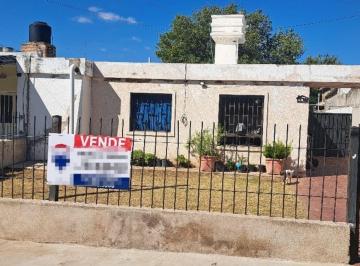 Casa · 112m² · 4 Ambientes · 2 Cocheras · Se Vende Casa de 2 Dorms en Marquez de Sobremonte