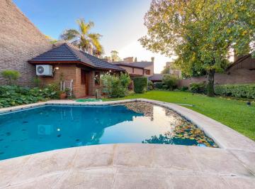 Casa · 360m² · 4 Ambientes · 2 Cocheras · Casa 3 Dorm., Terreno 760 m², Pileta y Quincho, Fisherton