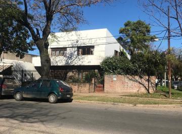 Local comercial · 196m² · Local Sobre Eva Peron en Esquina de 400 m² en Fisherton