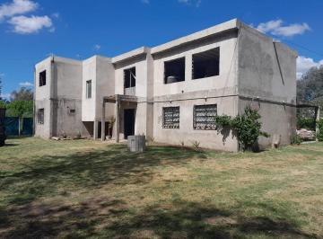 Casa · 289m² · 4 Ambientes · 7 Cocheras · Casa 6 Amb. con Pisicina Sobre Lote de 3700 m²