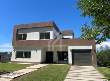 Casa · 311m² · 6 Ambientes · 5 Cocheras · Casa en Venta en San Juan, Villanueva, Tigre