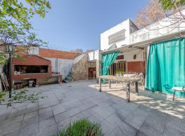 Casa · 126m² · 5 Ambientes · 1 Cochera · En Venta - Casa de Tres Dorm. con Patio, Quincho y Garge - Azcuenaga