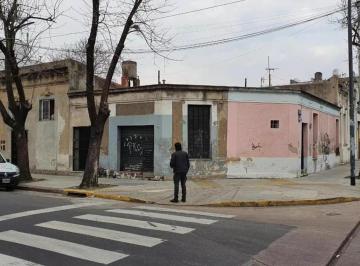 PH · 210m² · 7 Ambientes · Venta PH Esquina en Barracas Mirave 2700