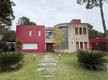 DEI-DEI-1138_2 · Casa en Venta 4 Dorm. con Pileta en Pinamar La Herradura Barrio Privado