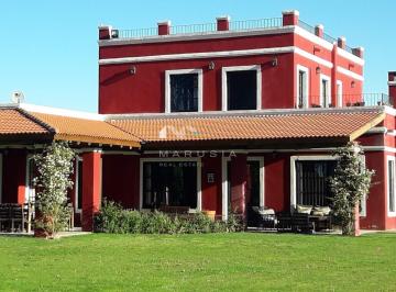 Casa · 317m² · 6 Ambientes · 2 Cocheras · Casa en Venta en Chacras de Coria, Mendoza