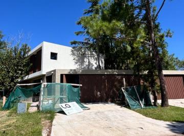 Casa · 220m² · 4 Ambientes · 4 Cocheras · Casa en Venta Ville a Greenville Polo & Resort