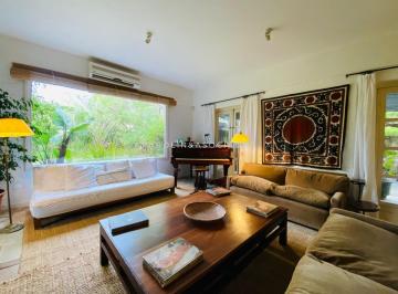 Foto2 · Hermosa Casa en Venta en La Barra, Punta del Este.