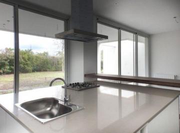 Casa · 180m² · 10 Ambientes · 4 Cocheras · Funes Hills Cadaques Barrio Privado