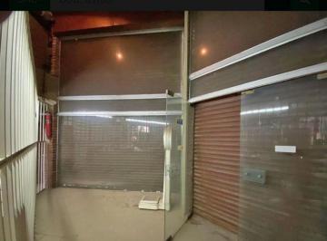 Local comercial · 200m² · 3 Ambientes · 1 Cochera · Local - Moreno