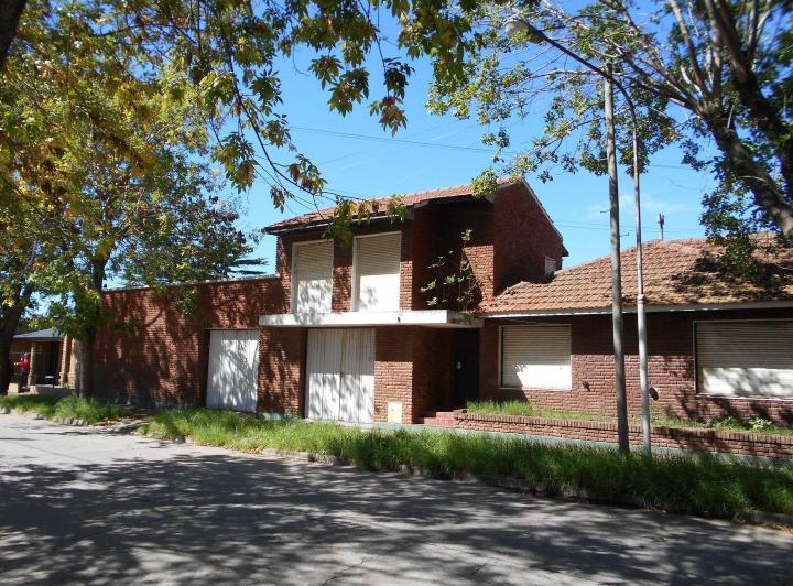Casa · 350m² · 7 Ambientes · 2 Cocheras
