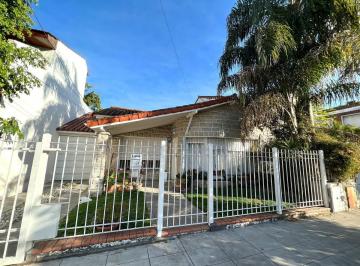 Casa · 140m² · 3 Ambientes · 2 Cocheras · Casa 3 Ambientes con Jardín en Venta, Hermosa Zona de Ituzaingó Norte