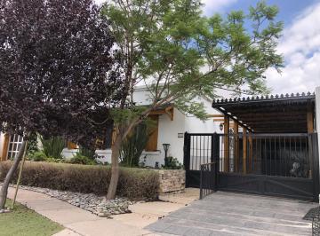 Casa · 465m² · 6 Ambientes · 2 Cocheras · Casa en Venta Barrio La Barraca - Guyamallén - Mendoza