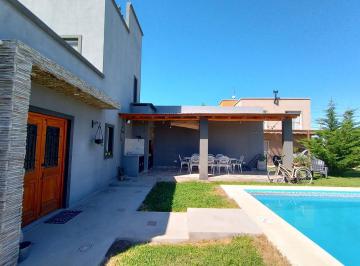 Casa · 95m² · 3 Ambientes · 4 Cocheras · Venta Casa Quinta Domselaar San Vicente! Quincho y Pileta!