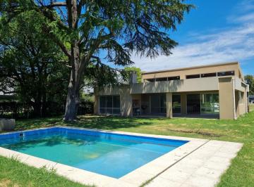 Casa · 160m² · 4 Ambientes · Casa en Venta en Lomas Athletic Club, Ezeiza, Gba Zona Sur