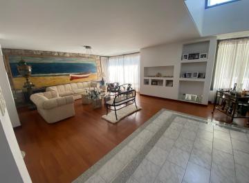 Casa · 411m² · 15 Ambientes · 4 Cocheras · Importante Casa a La Venta en Colinas del Cerro