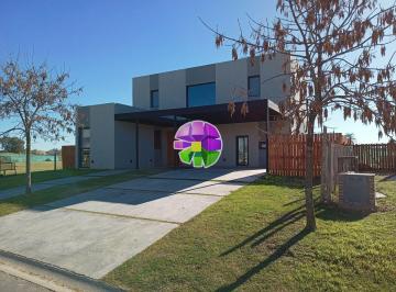 Casa de 5 ambientes, Escobar · Casa de Calidad en Venta con 3 Dorm. en El Cantón Golf