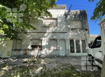 Casa · 180m² · 8 Ambientes · 2 Cocheras · Casa - La Plata