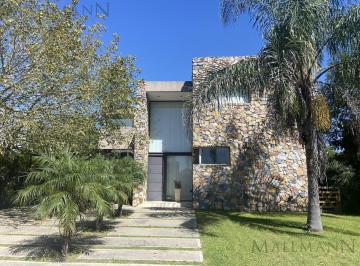 Casa · 250m² · 5 Ambientes · 2 Cocheras · Venta Casa 3 Dorm. en Estancias del Pilar Barrio Champagnat