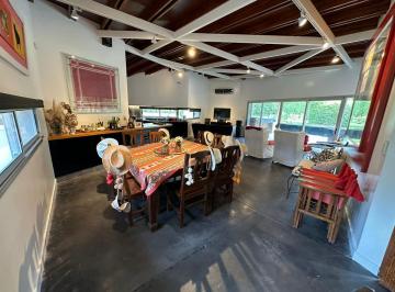 Casa · 142m² · 4 Ambientes · 2 Cocheras · Casa - Roldán