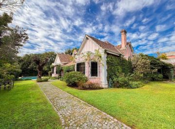 Casa · 295m² · 7 Ambientes · 1 Cochera · Chalet en Venta - Centro de Hurlingham