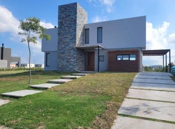 Casa · 158m² · 4 Ambientes · 2 Cocheras · Casa a Estrenar 4 Amb, Barrio Riberas, Puertos del Lago