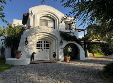 Casa · 305m² · 7 Ambientes · 2 Cocheras · Casa en Venta Estilo Mediterráneo en Larena Country Club, Pilar, Zona Norte