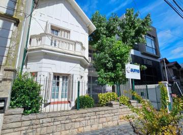 Casa · 395m² · En Venta o Alquiler. Chalet de 395 M²en Excelente Ubicación. Zona Güemes.
