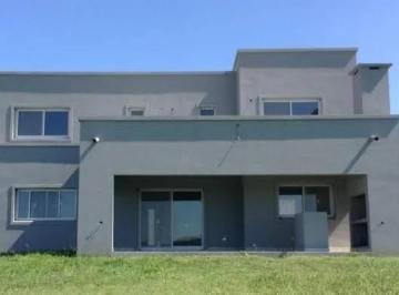 Casa · 239m² · 5 Ambientes · 2 Cocheras · Casa - El Canton