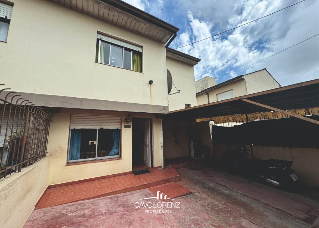 Chalet 3 amb, 81m² con entrada de auto y patio — Jorge Newbery