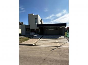 Casa · 175m² · 5 Ambientes · 2 Cocheras · Casa 3 Dormi Tejas 4 Barrio Privado Recibo Vehículo o Lote Tejas Etc.