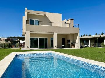 Casa · 136m² · 4 Ambientes · 2 Cocheras · Casa en Venta Barrio San Felipe Canning