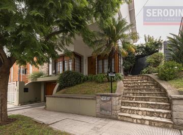 Casa · 290m² · 5 Ambientes · 1 Cochera · Casa Sobre 9 de Julio Al 600, Bernal Centro