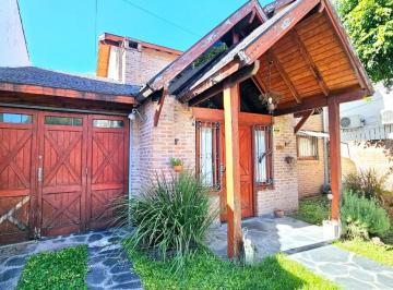 Casa · 150m² · 5 Ambientes · 3 Cocheras · Casa en Lote Propio en Venta