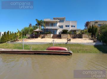 Casa · 500m² · 6 Ambientes · 2 Cocheras · Alquiler Anual. San Benito, Villanueva. Al Rio con Amarra.