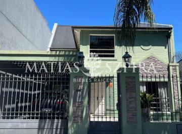 Casa · 240m² · 5 Ambientes · 1 Cochera · Casa 4 Amb en Ramos Mejía con Pileta, Parrilla y Quincho