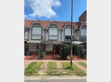 Casa · 90m² · 4 Ambientes · 1 Cochera · Triplex 4 Ambiente Excelente Ubicacion