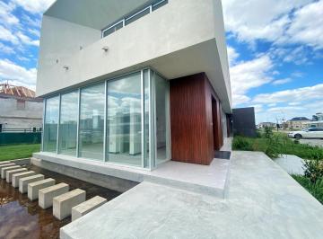 Casa · 320m² · 6 Ambientes · 1 Cochera · Venta Casa 1029 m² Canning La Providencia