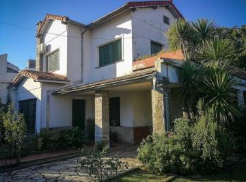 Casa · 130m² · 3 Dormitorios · 4 Cocheras · Casa en Tapiales