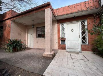 Casa · 150m² · 4 Ambientes · Casa + Departamento Multifamiliar con Fondo Libre