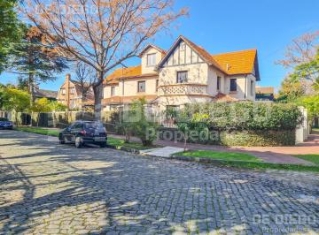 Casa · 457m² · 5 Ambientes · 3 Cocheras · Venta Casa Estilo Inglés en Barrio Parque Aguirre, Acassuso, San Isidro.