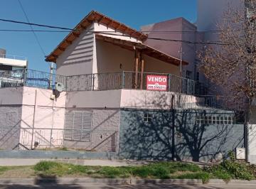 Casa de 6 ambientes, Neuquén · Casa Centrica, Apto Contruccion 4 Pisos