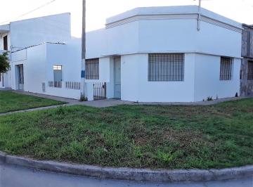 Casa · 100m² · 3 Ambientes · 2 Cocheras · Casa en Venta - 3 Dorm. 2 Baños - Cocheras - 130 m² - Los Hornos, La Plata