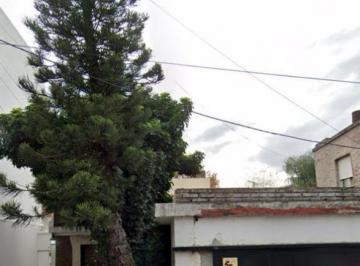 Casa · 220m² · 5 Ambientes · 1 Cochera · Venta de Casa, Galpón y 2 Departamentos