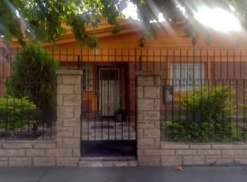 Casa · 203m² · 6 Ambientes · 1 Cochera · Casa de 4 Habitaciones en Concepción, Capital