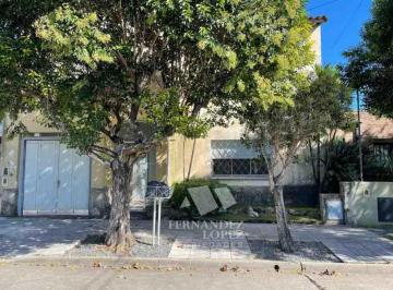 Casa de 6 ambientes, Quilmes · Chalet de Estilo en Dos Plantas en El Corazon de Barrio Parque