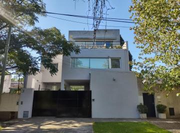 Casa · 227m² · 5 Ambientes · 2 Cocheras · Casa en Alquiler en El Bajo de San Isidro