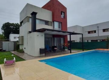 Casa · 150m² · 5 Ambientes · 3 Cocheras · Casa en Venta - 4 Dorm. 2 Baños - Cochera - 300 m² - Manuel B. Gonnet, La Plata