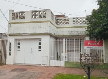 Casa · 129m² · 5 Ambientes · 1 Cochera · Casa en Lomas de Zamora