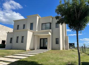 Casa · 230m² · 6 Ambientes · Casa en Venta de 4 Dorm. con Pileta | Barrio Riberas, Puertos del Lago | Escobar